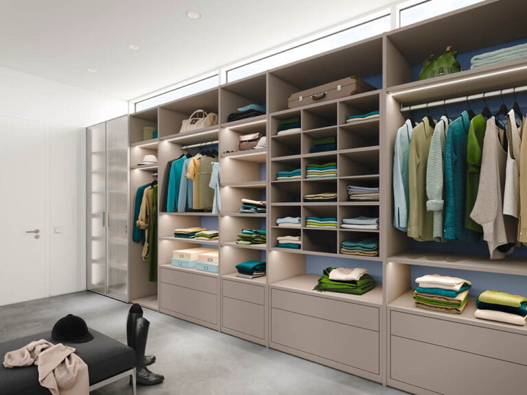 Moderner Kleiderschrank