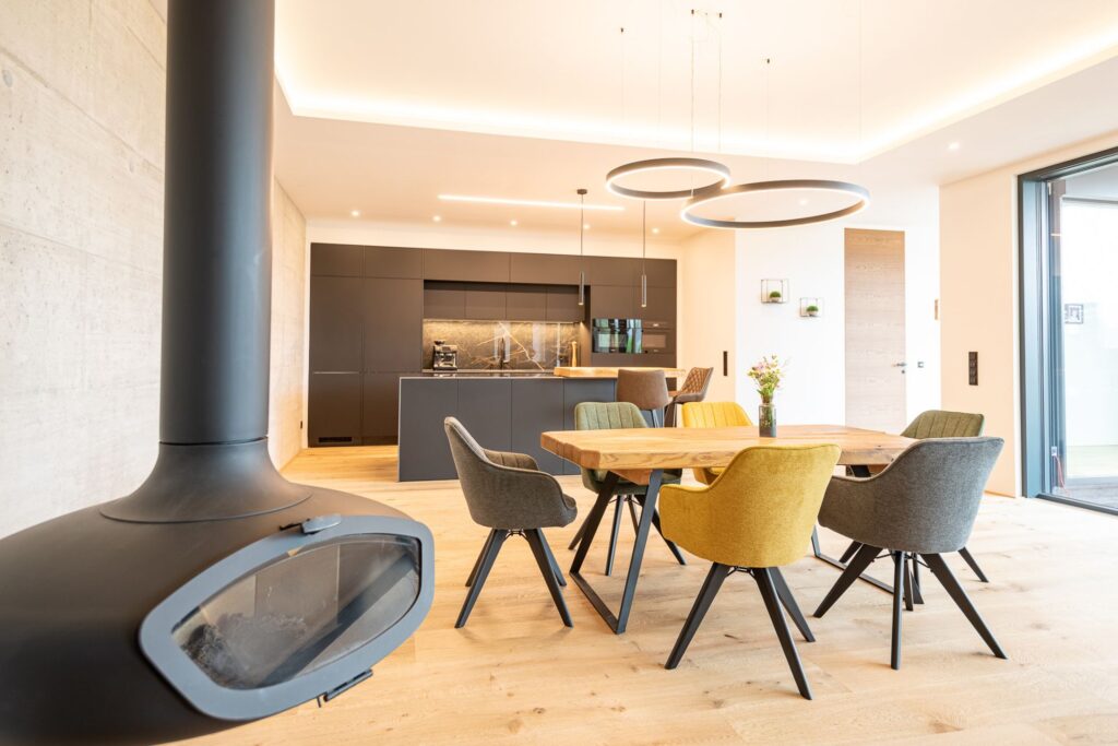 Kamin im Koch- und Essbereich