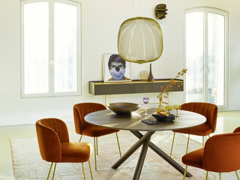 Runder moderner Esstisch